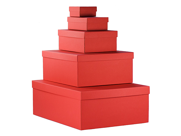 czerwone pudełka prezentowe, kartony ozdobne